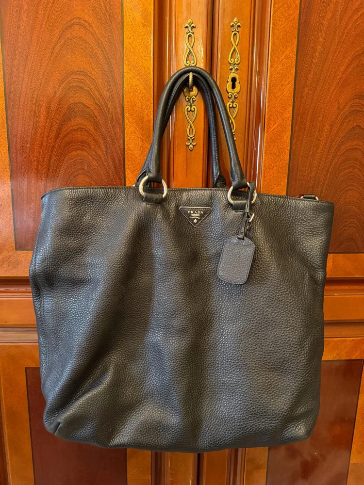 Prada شنط كتف