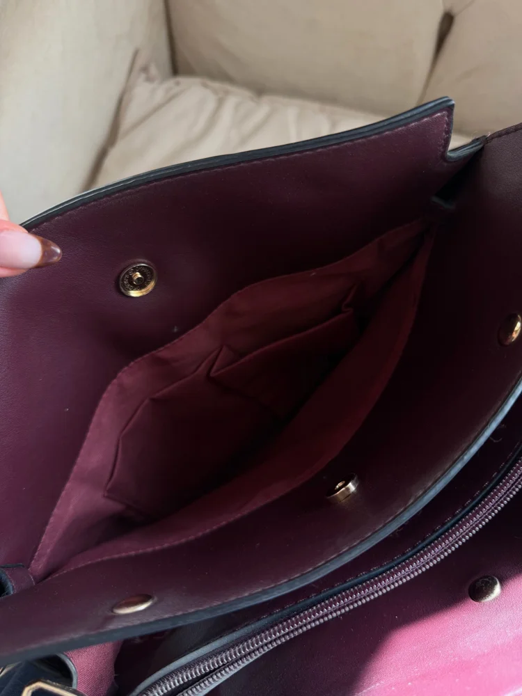 deja vu Cross-Body Bags, Excellent, photo 6