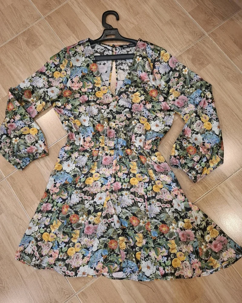 Zara فساتين سواريه