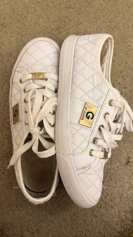 GUESS Sneakers
