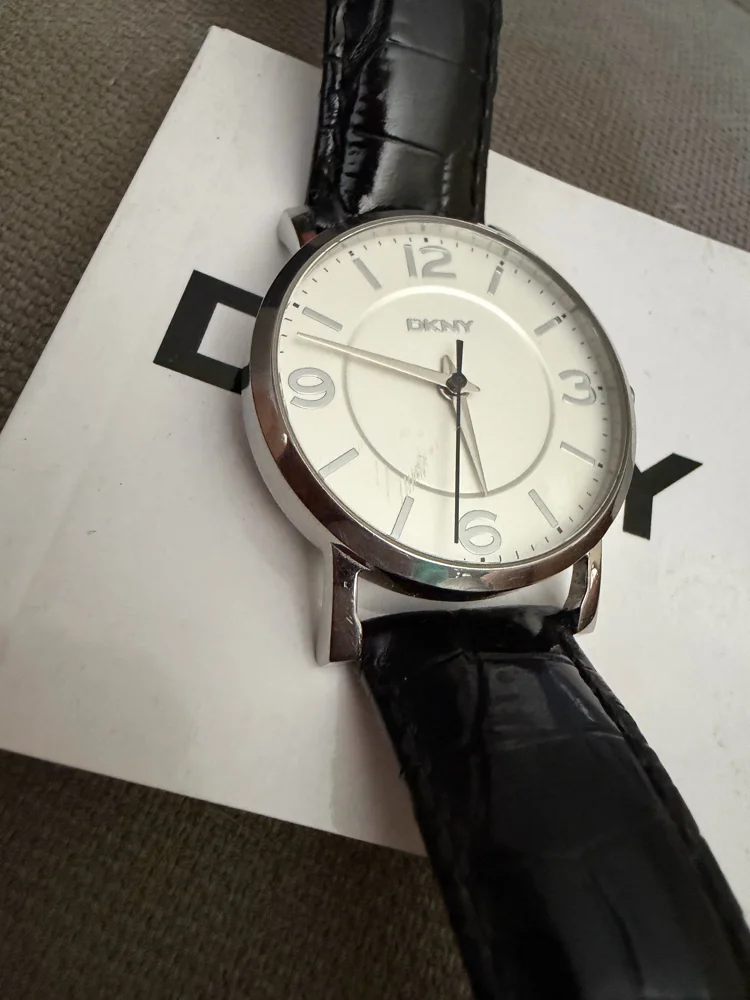 DKNY ساعات