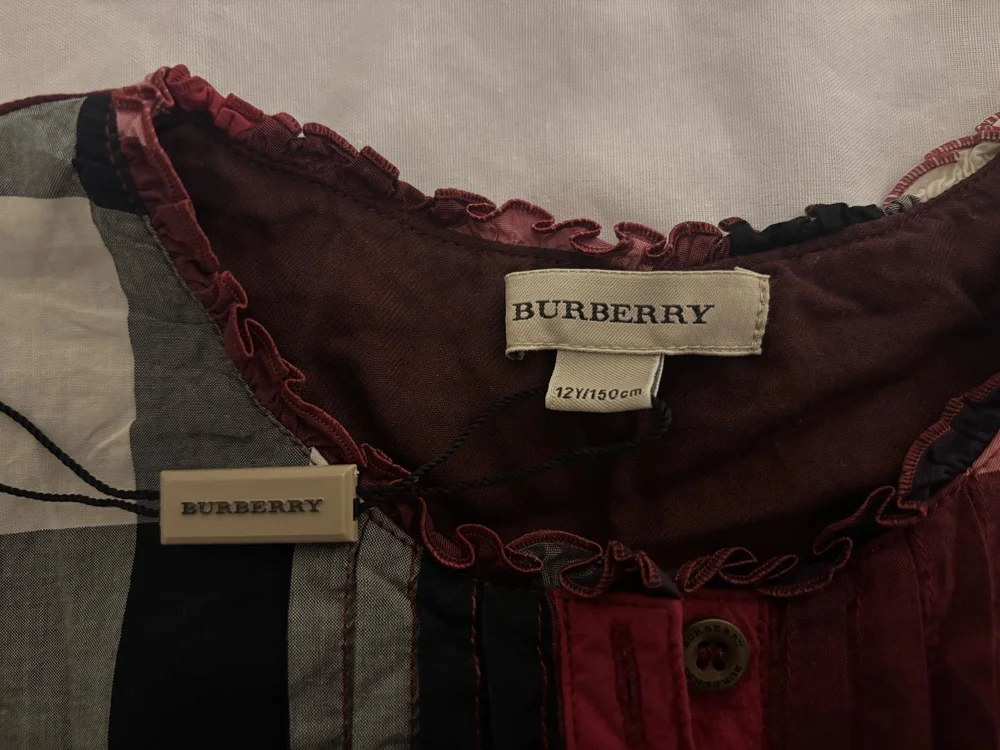 Burberry فساتين
