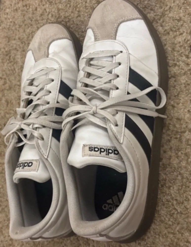 adidas Sneakers