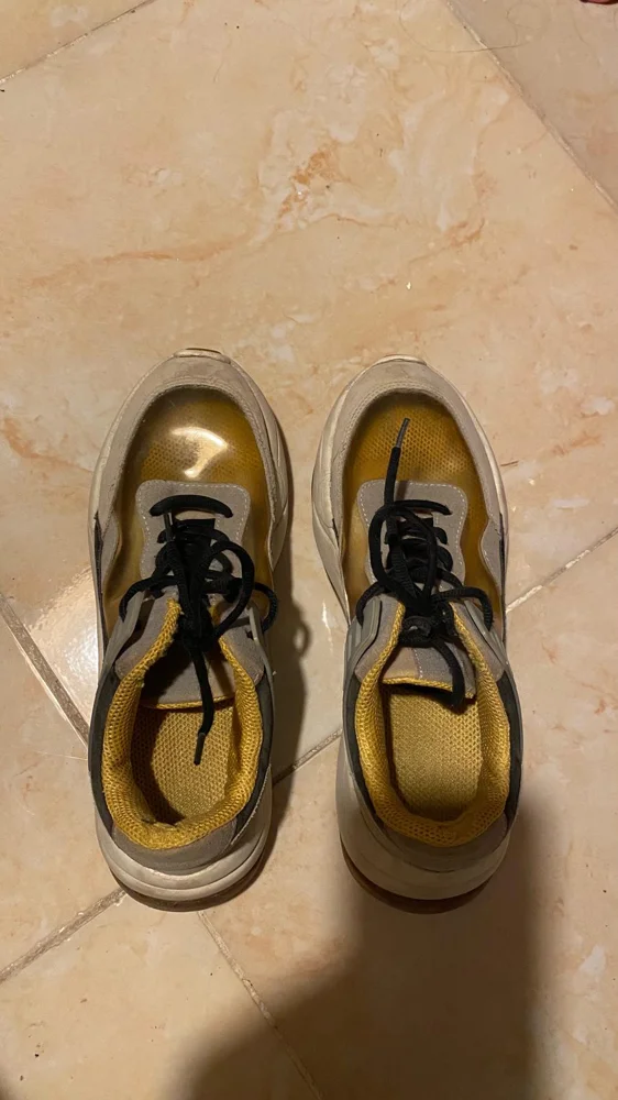 Zara سنيكرز