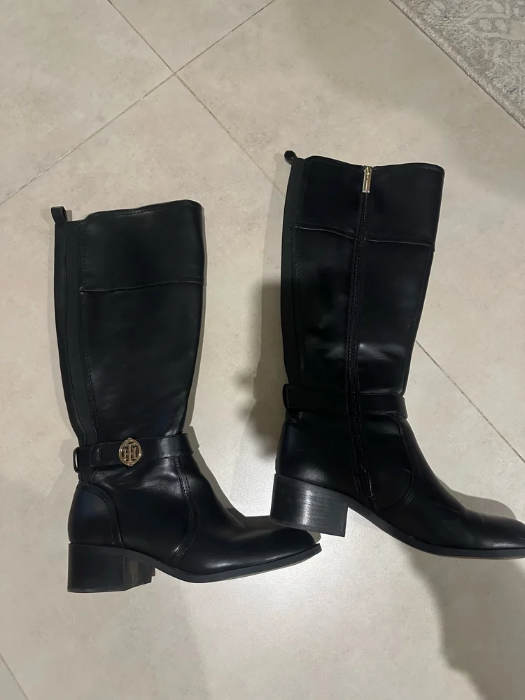 Tommy Hilfiger بوت، مقاس 40.5