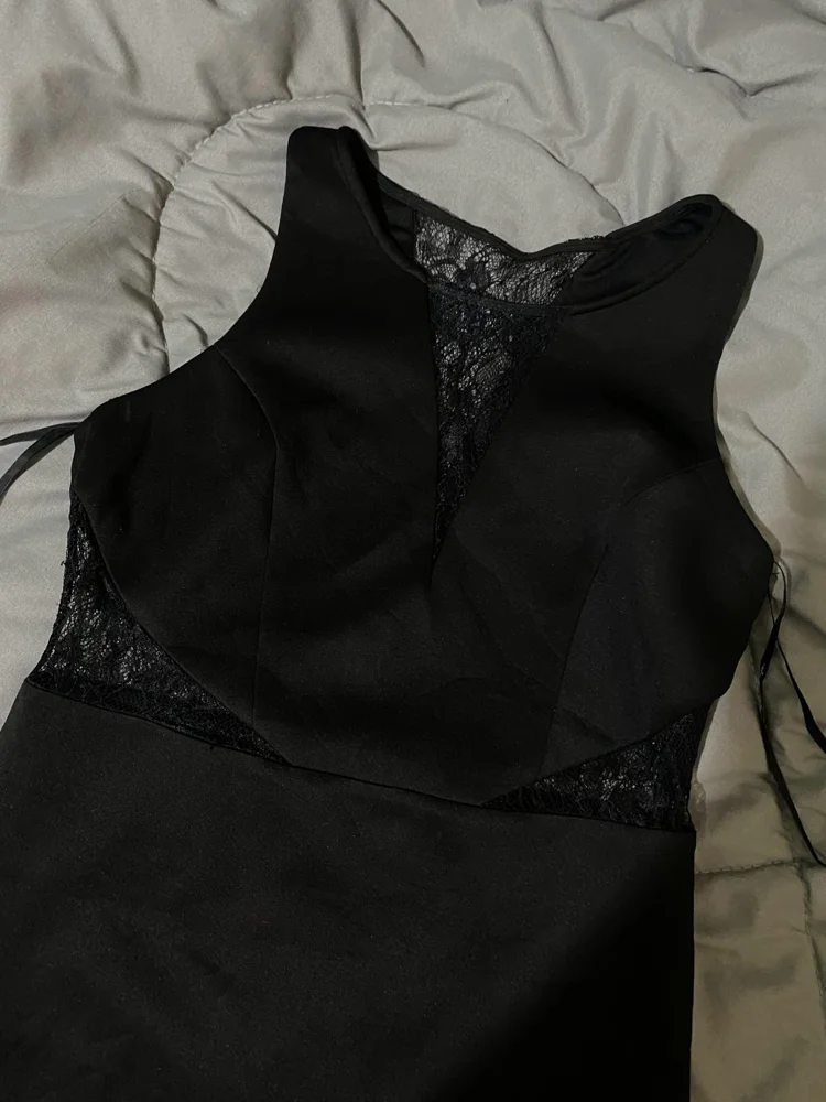GUESS فساتين قصيرة
