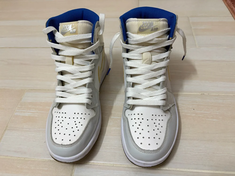 Sneakers, size 39