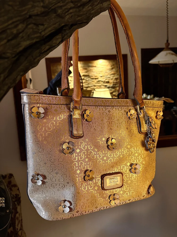 GUESS Shoulder Bags