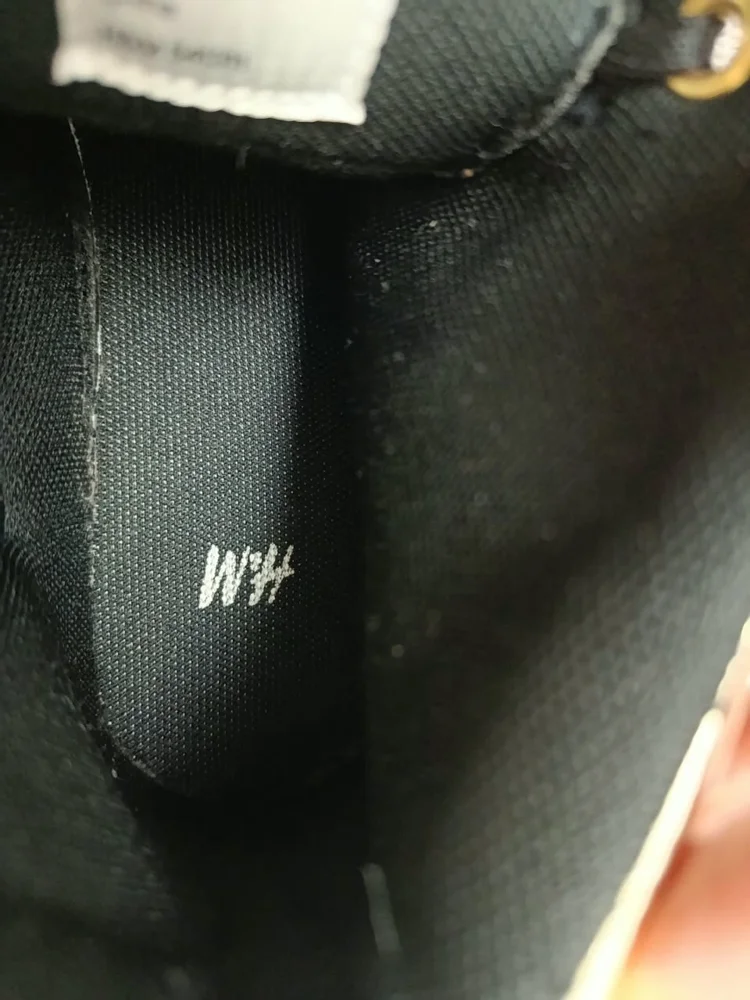 H&M جزم، حالة جيدة جداً، مقاس 10y، صورة 3