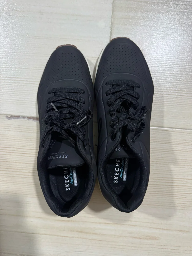 Sketchers Sneakers