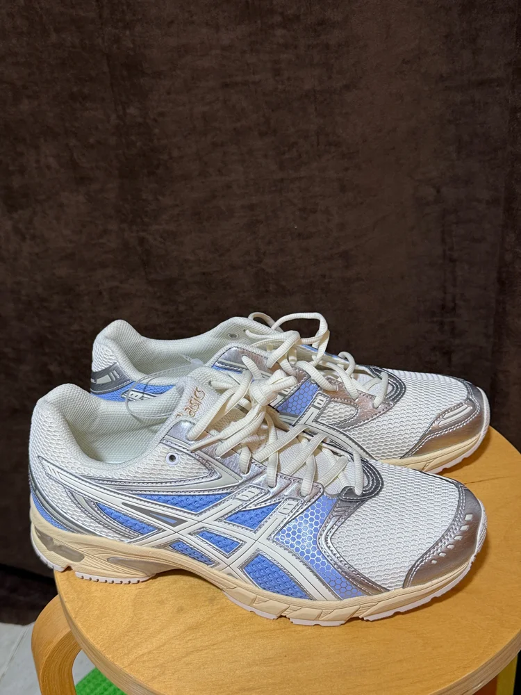 Asics Sneakers