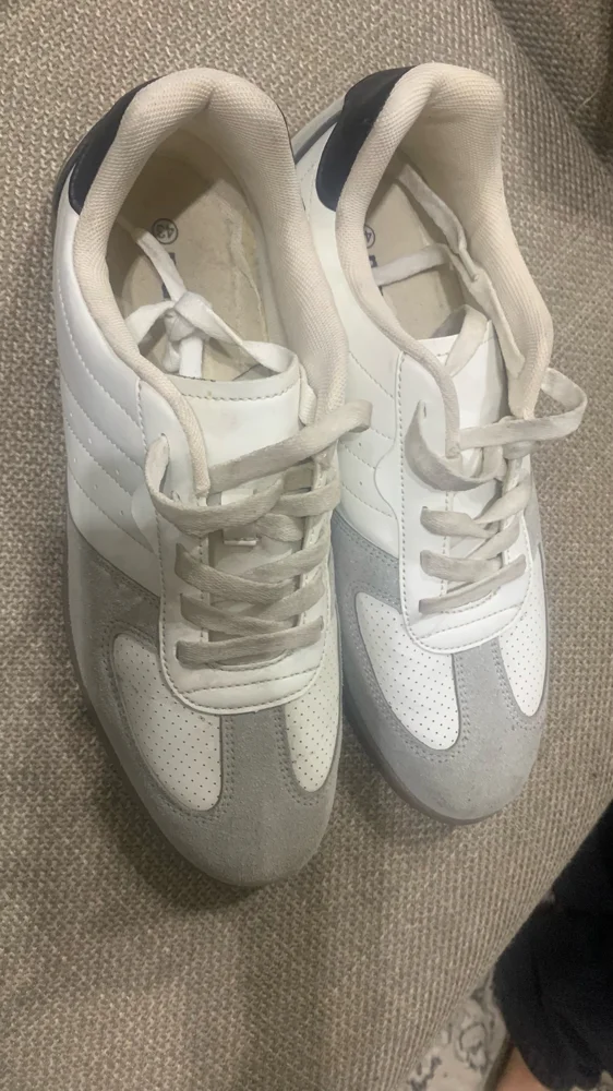 Max Sneakers