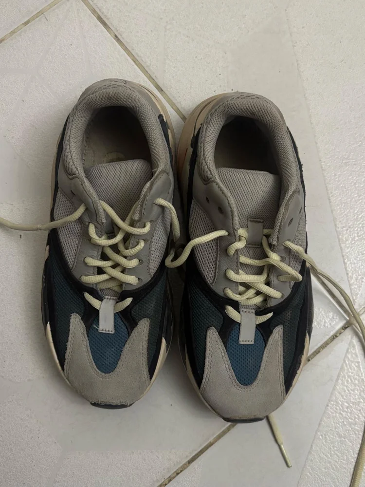 Yeezy Sneakers