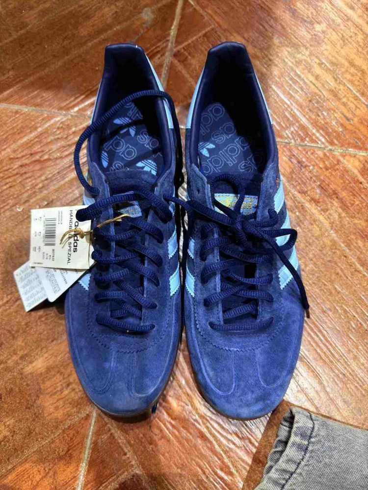 adidas Sneakers