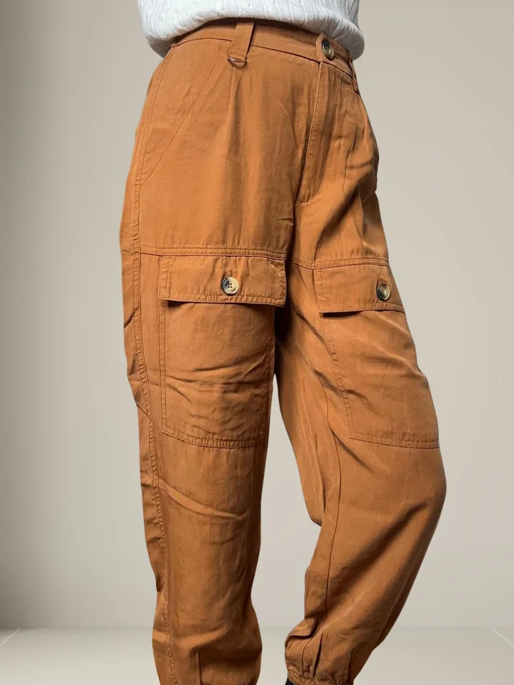 Bershka بنطلونات