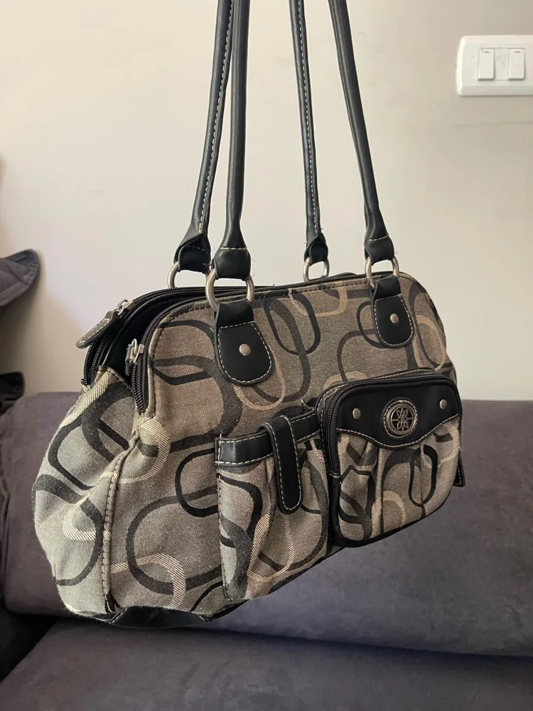 GUESS Shoulder Bags
