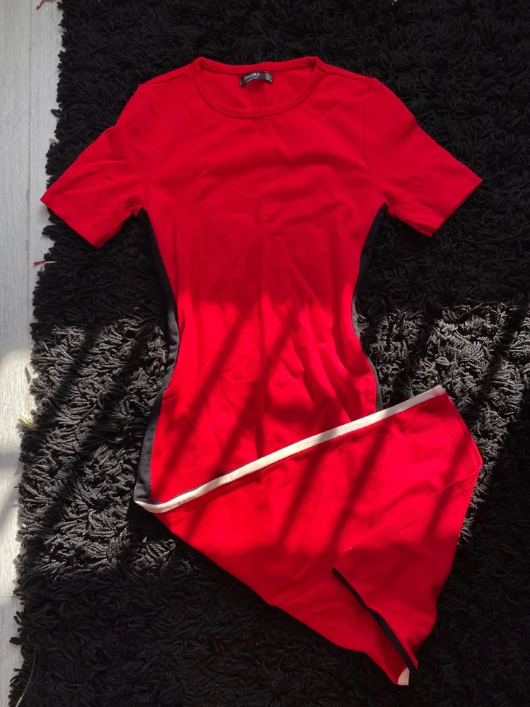 Bershka فساتين ميدي
