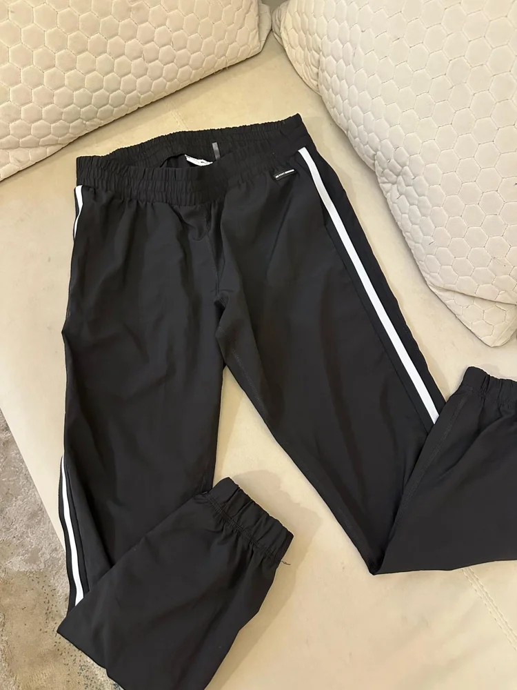 DKNY بنطلونات