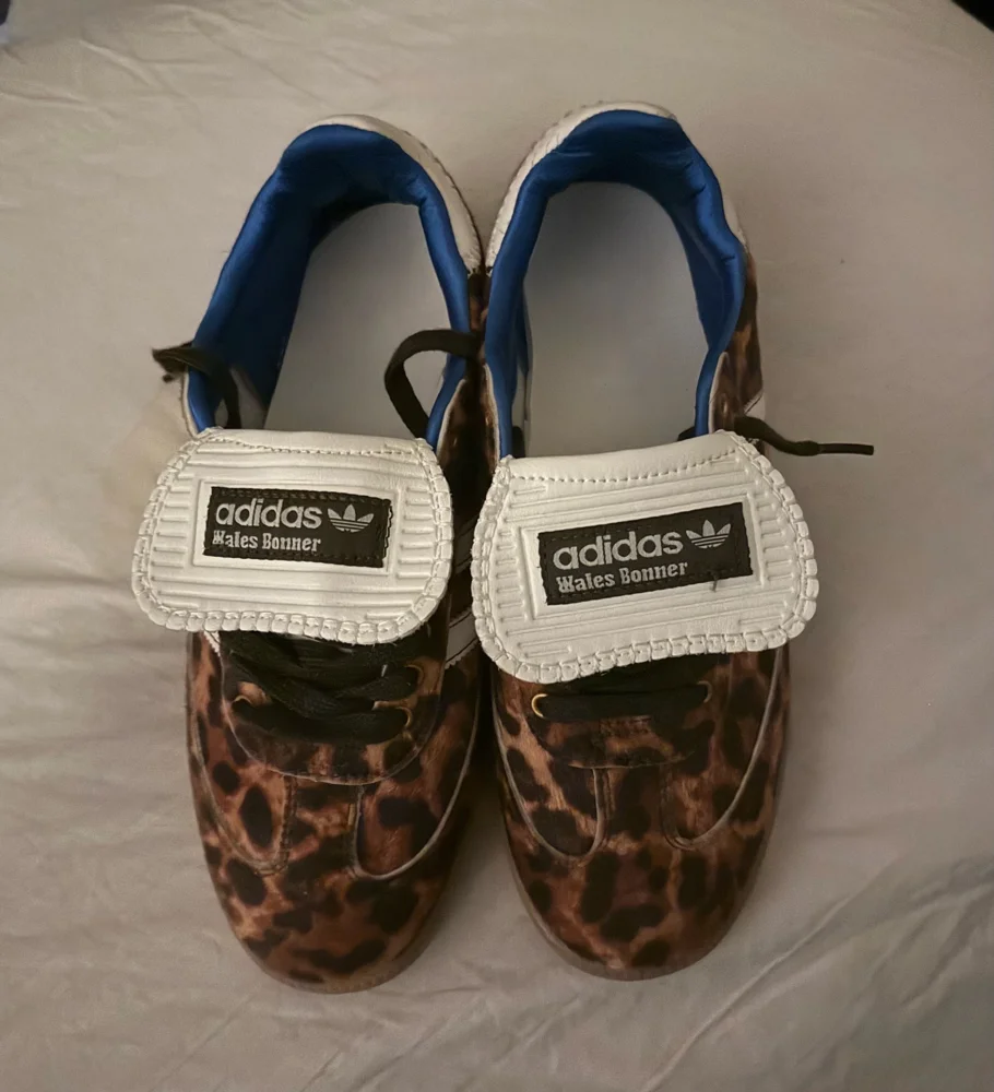 adidas Sneakers