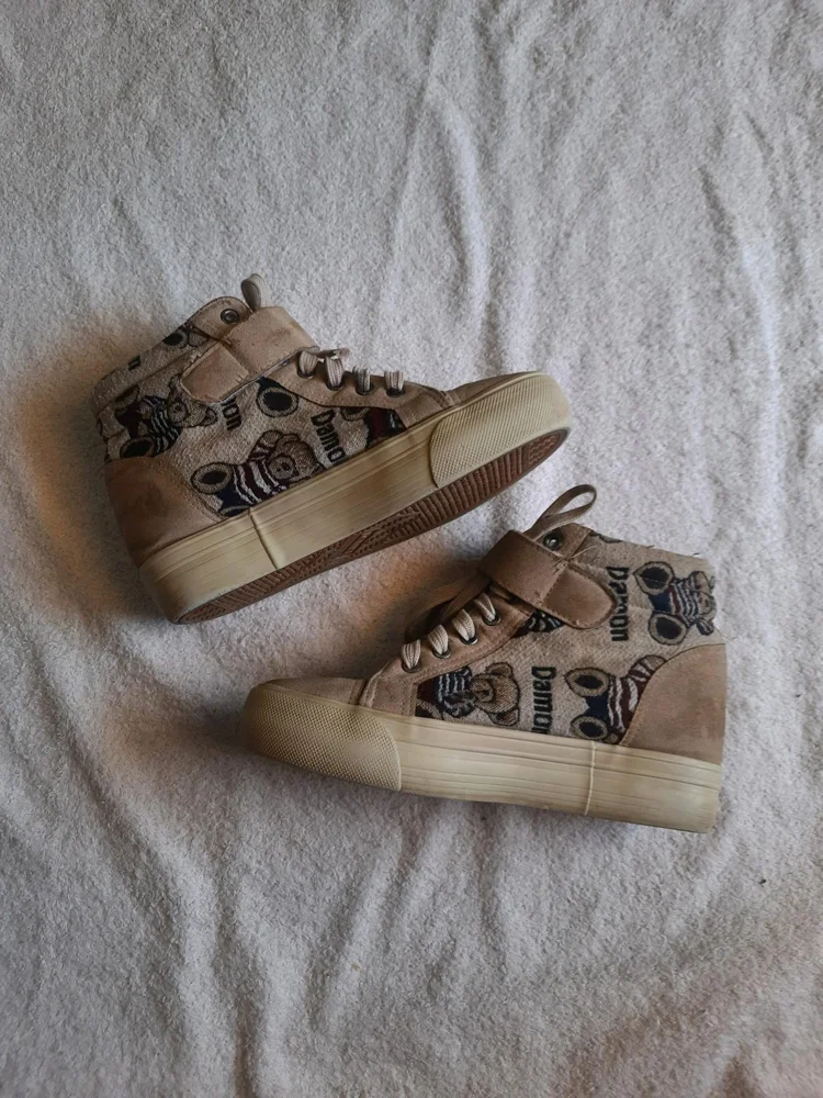 Lace-ups