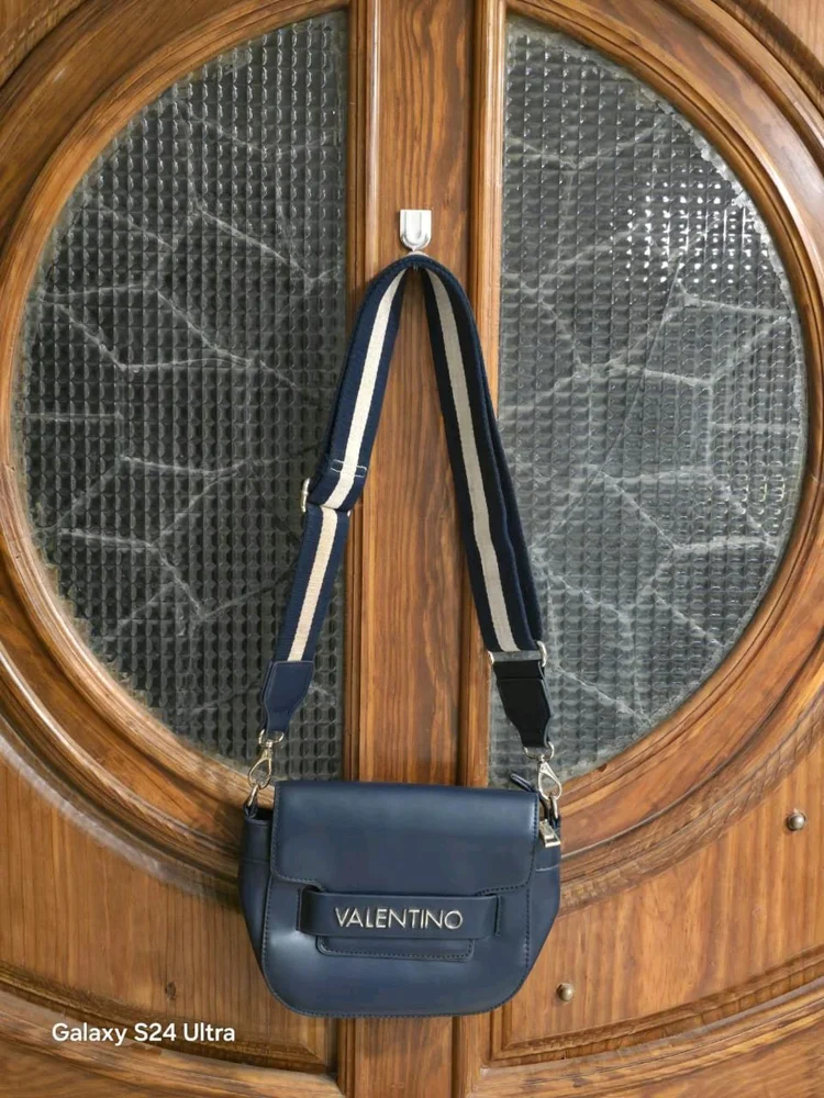 Valentino شنط كروس