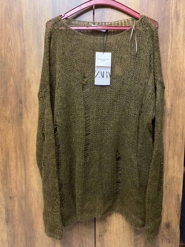 Zara سويترات وبلوفرات