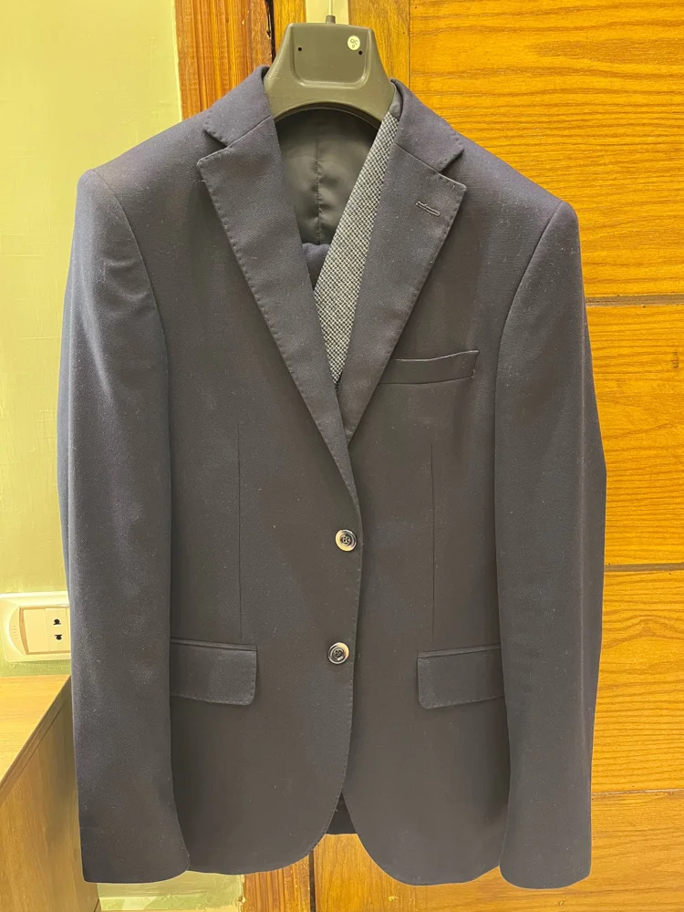 Tie house Suits