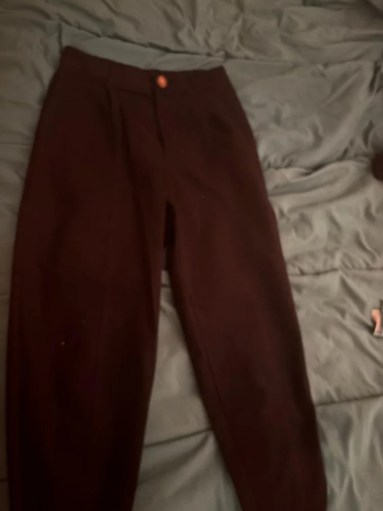 Zara بنطلونات