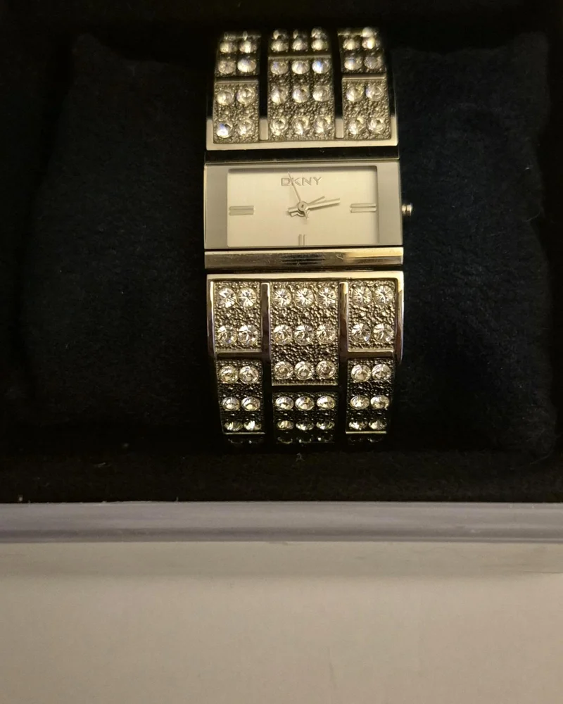 DKNY ساعات