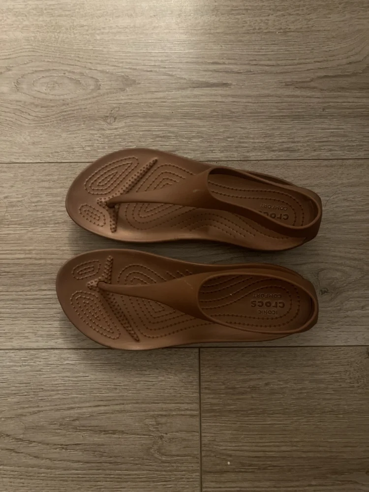 Crocs صنادل