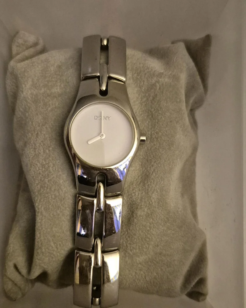 DKNY ساعات