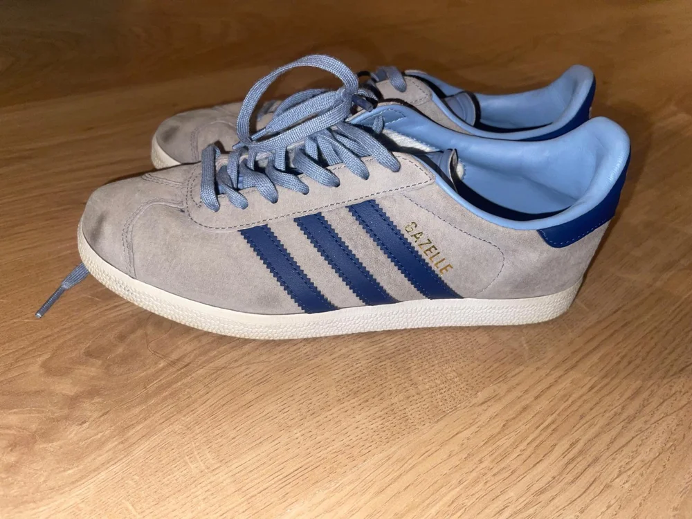 adidas Sneakers