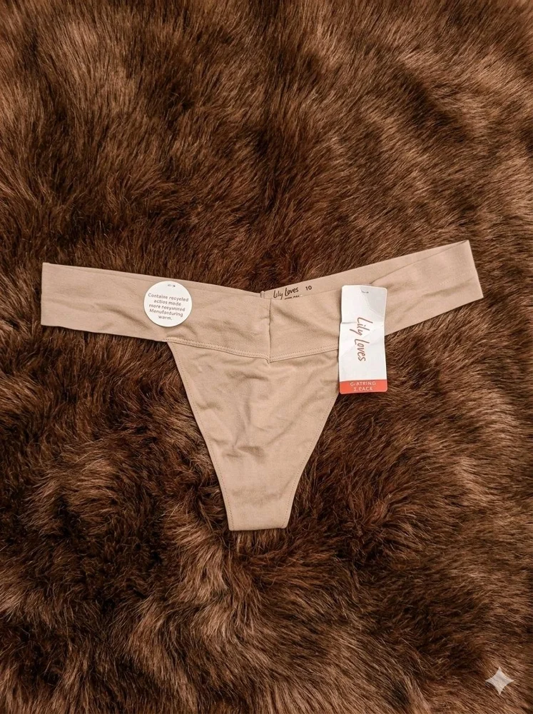 Lily loves Panties