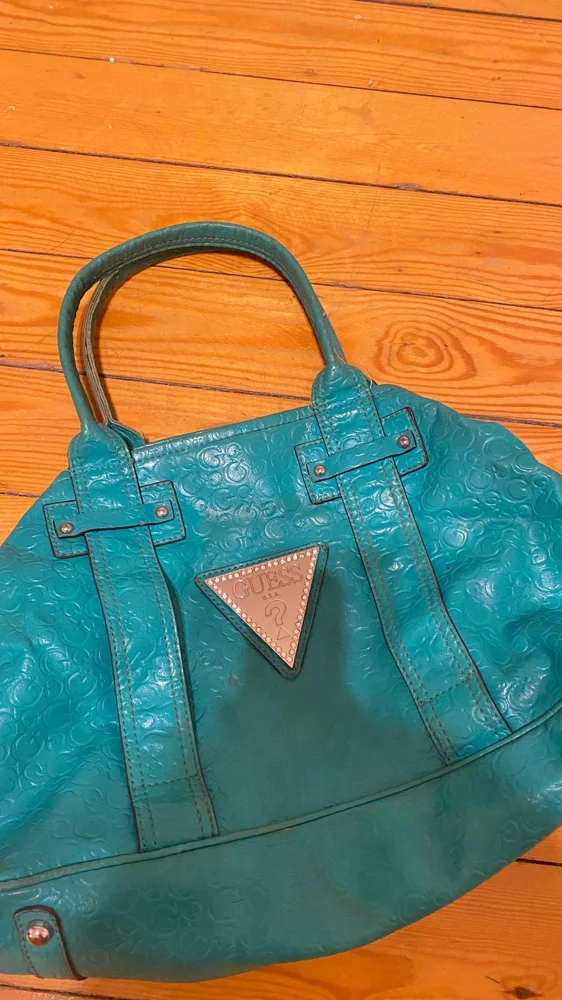 GUESS Shoulder Bag