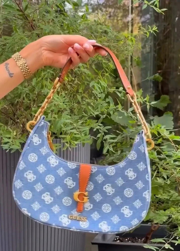 GUESS Shoulder Bags