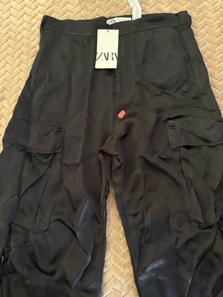 Zara بنطلونات