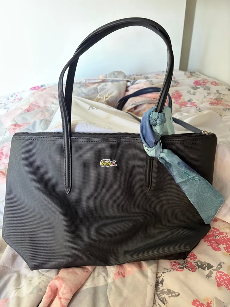 Lacoste شنط كتف