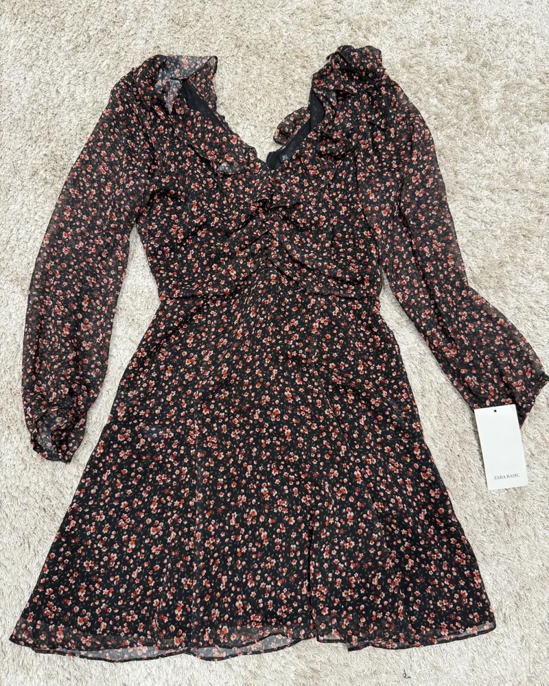 Zara فساتين سواريه