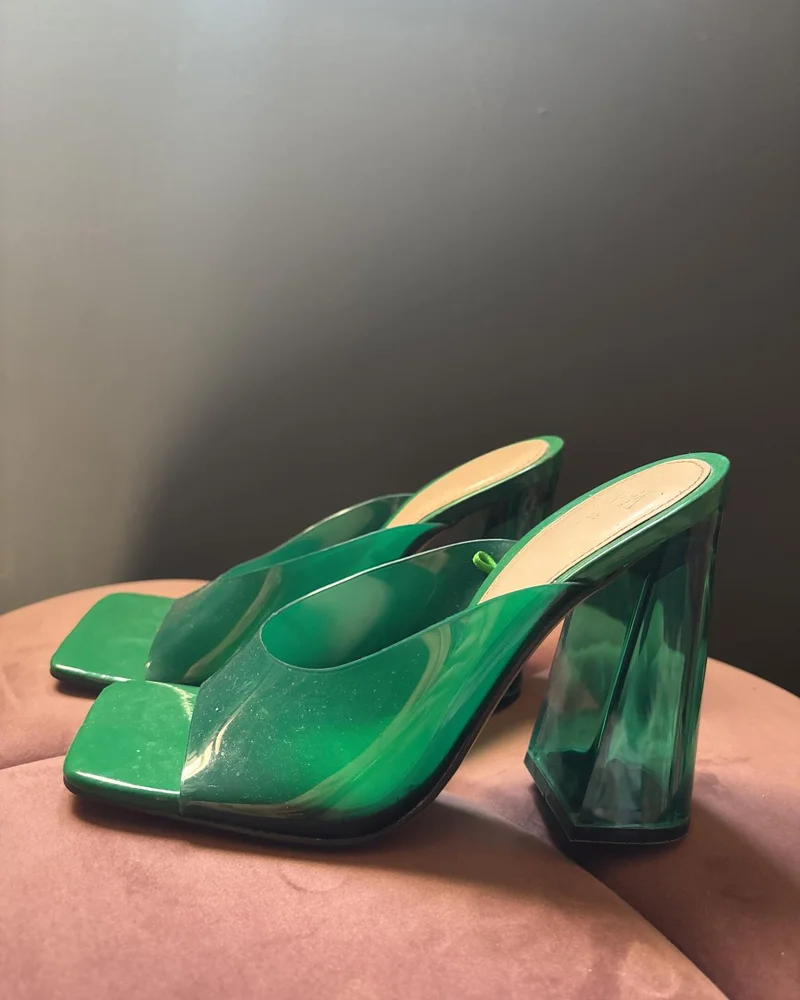 Zara صنادل