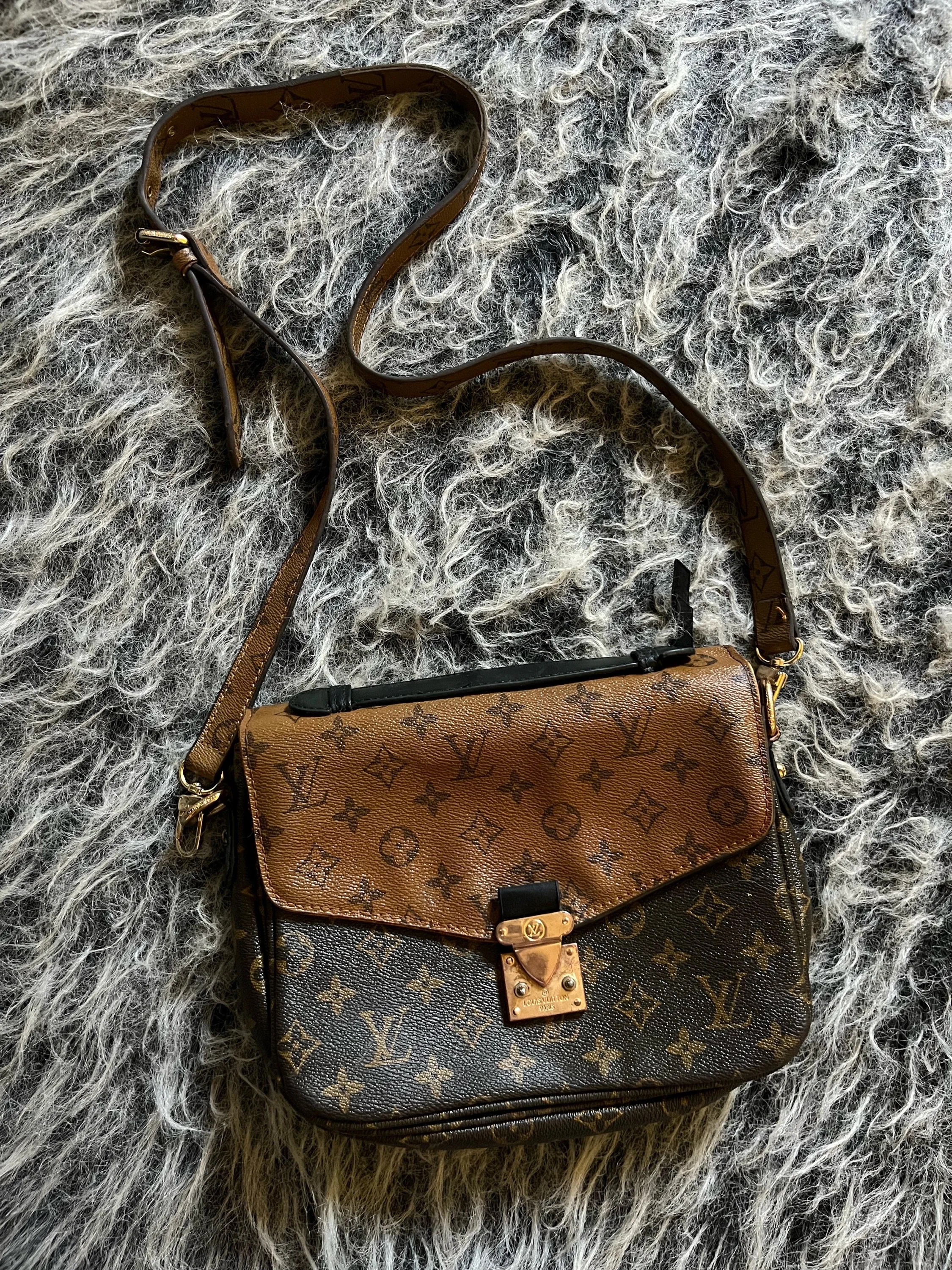 Louis Vuitton Shoulder Bag, size Other, photo 1