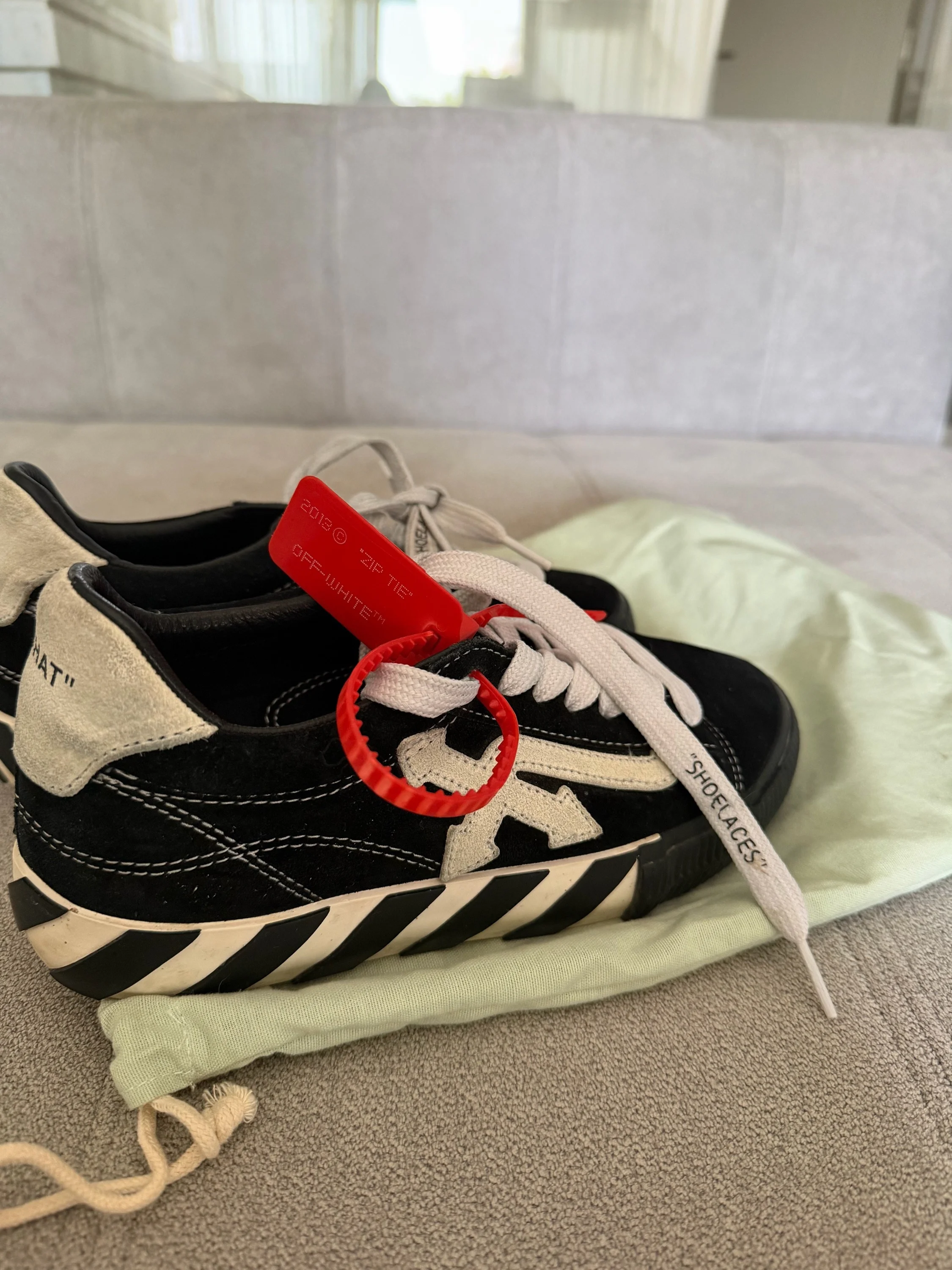 Off-White Sneakers, size 37, photo 1