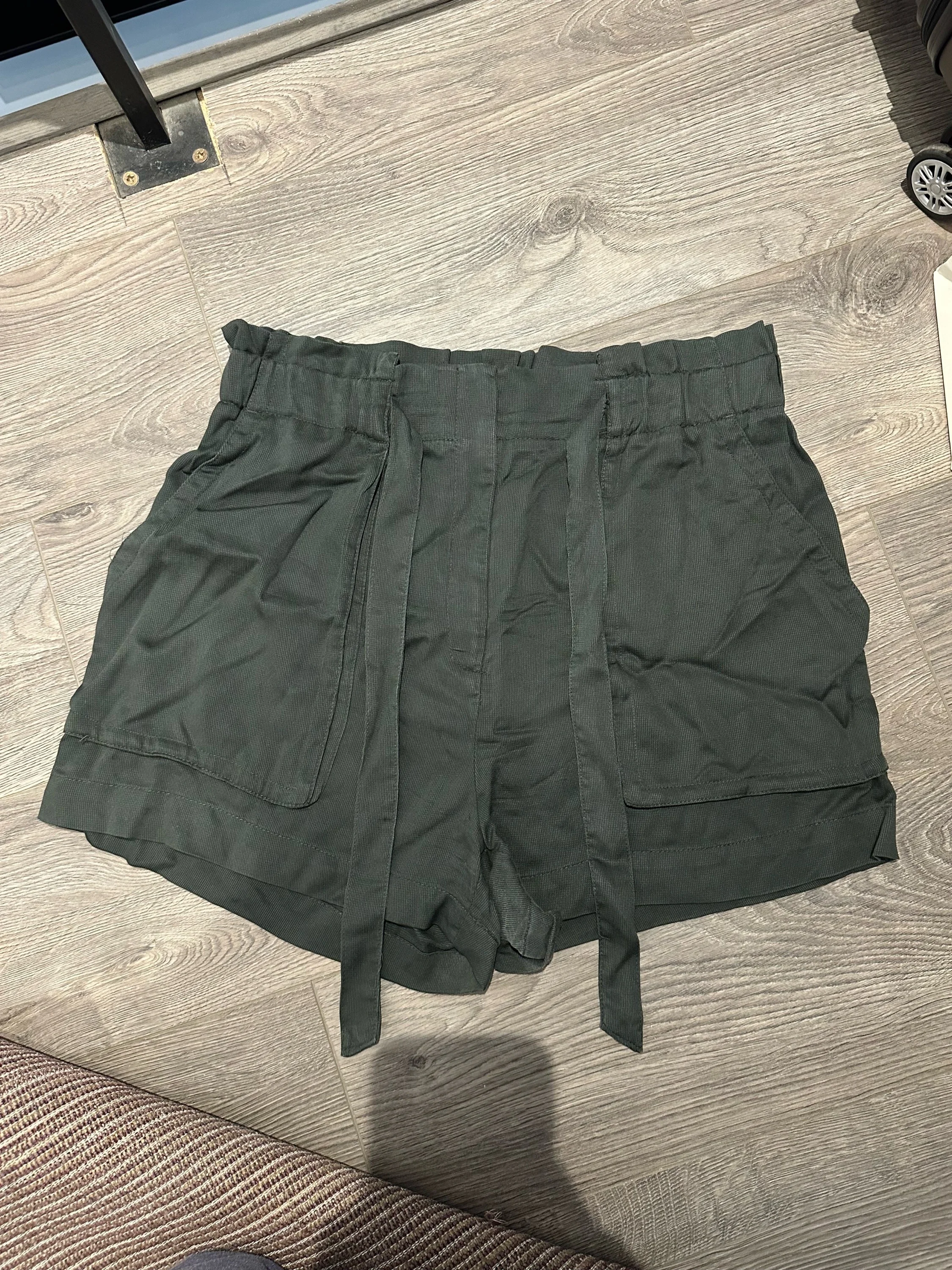 H&M Shorts, size XL / 42 / 14, photo 1