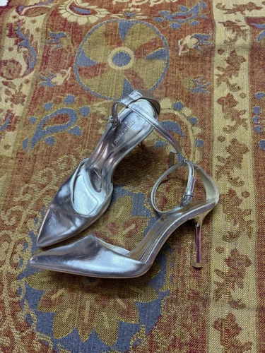 Stradivarius Pumps