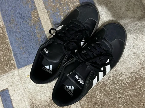 adidas Sneakers