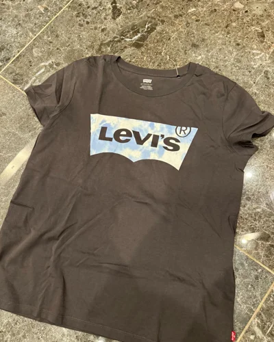 Levi's T-shirts