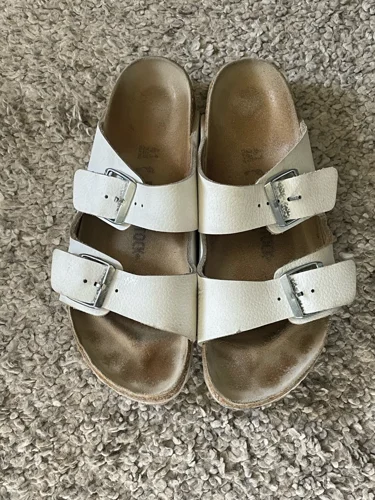 Birkenstock صنادل
