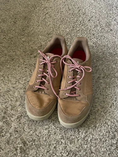 adidas Sneakers