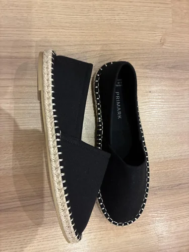 Primark صنادل