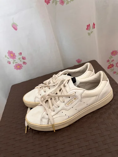 adidas Sneakers