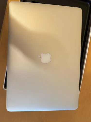 Apple Computers & Tablets